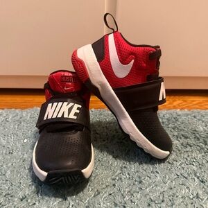 Nike Team Hustle D8 Kids Sneakers | Size 11C